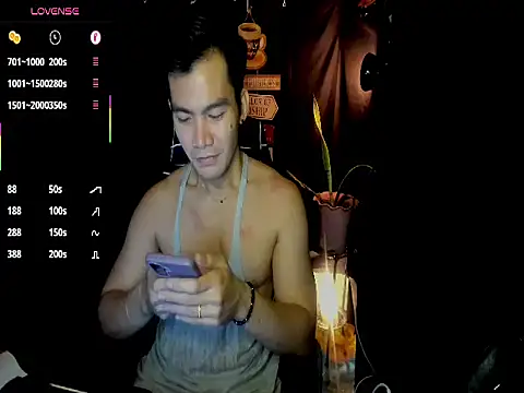 Snapshot of 000batman000 chatting on February 19, 2:14 pm 000batman000 online show from February 19, 2:14 pm