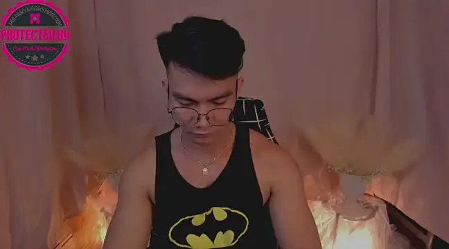 Snapshot of 000batman000 chatting on December 11, 1:28 pm 000batman000 online show from December 11, 1:28 pm