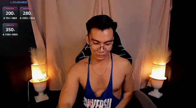 Snapshot of 000batman000 chatting on February 7, 4:14 pm 000batman000 online show from February 7, 4:14 pm