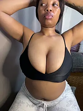 Snapshot of cherrybabe76 chatting on June 25, 1:05 pm cherrybabe76 online show from June 25, 1:05 pm