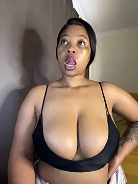 Snapshot of cherrybabe76 chatting on May 13, 9:38 am cherrybabe76 online show from May 13, 9:38 am