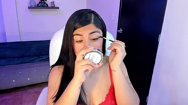 Snapshot of Catalinaa_martinez chatting on February 28, 9:33 pm Catalinaa martinez online show from February 28, 9:33 pm