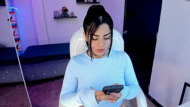 Snapshot of Catalinaa_martinez chatting on February 7, 8:10 pm Catalinaa martinez online show from February 7, 8:10 pm