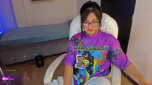 Snapshot of Catalinaa_martinez chatting on March 21, 11:12 pm Catalinaa martinez online show from March 21, 11:12 pm