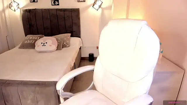 Snapshot of Catalinaa_martinez chatting on September 18, 2:47 am Catalinaa martinez online show from September 18, 2:47 am