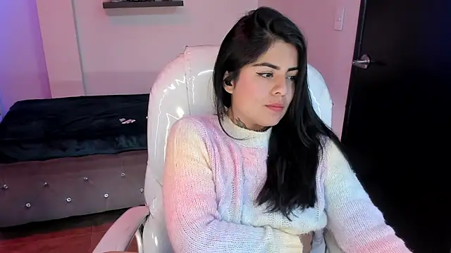Snapshot of Catalinaa_martinez chatting on February 25, 9:15 pm Catalinaa martinez online show from February 25, 9:15 pm
