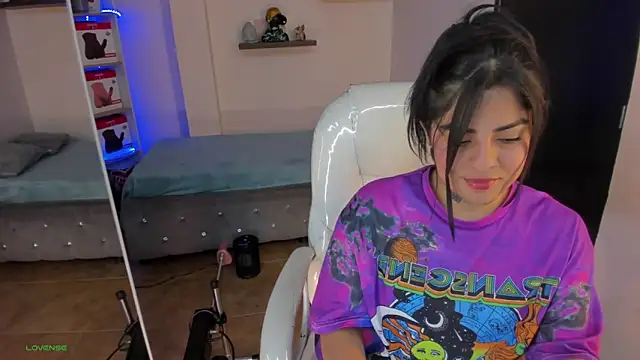 Snapshot of Catalinaa_martinez chatting on March 21, 8:08 pm Catalinaa martinez online show from March 21, 8:08 pm