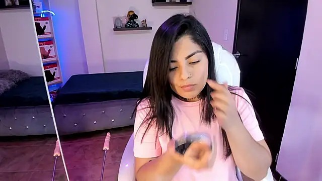 Snapshot of Catalinaa_martinez chatting on February 10, 7:49 pm Catalinaa martinez online show from February 10, 7:49 pm