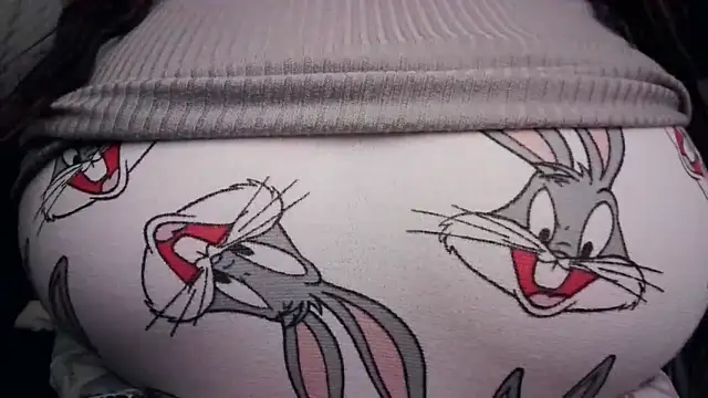 Snapshot of AnnyelinnaLove chatting on February 1, 6:44 am AnnyelinnaLove online show from February 1, 6:44 am