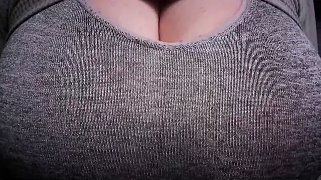 Snapshot of AnnyelinnaLove chatting on December 19, 5:54 am AnnyelinnaLove online show from December 19, 5:54 am