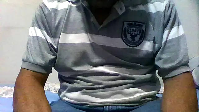 Snapshot of SAFADINHO-25 chatting on January 1, 3:45 am SAFADINHO-25 online show from January 1, 3:45 am