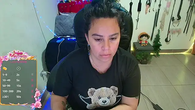 Snapshot of elektra_32 chatting on June 17, 12:00 am elektra 32 online show from June 17, 12:00 am