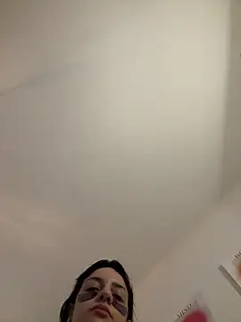 Prettylilgirll online show from April 23, 11:27 am