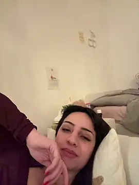 Prettylilgirll online show from May 15, 8:40 pm