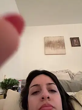 Prettylilgirll online show from May 17, 2:06 pm