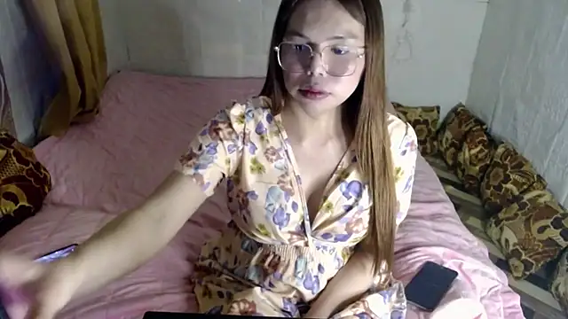 Snapshot of alondra_marie23 chatting on November 27, 10:48 am alondra marie23 online show from November 27, 10:48 am