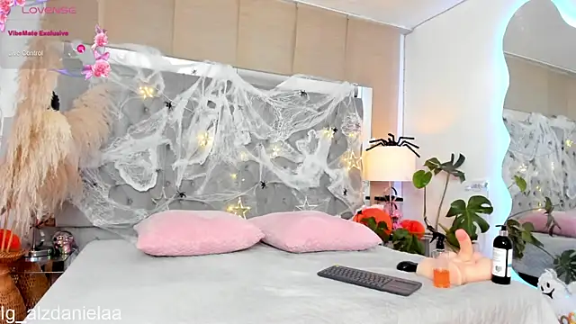 Snapshot of Kaitlyn_Brwon chatting on October 29, 8:19 pm Kaitlyn Brwon online show from October 29, 8:19 pm