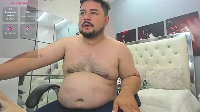 Snapshot of oso_dirty_ chatting on December 22, 5:35 pm oso dirty online show from December 22, 5:35 pm