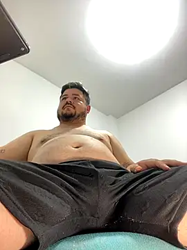 Snapshot of oso_dirty_ chatting on November 18, 6:33 pm oso dirty online show from November 18, 6:33 pm