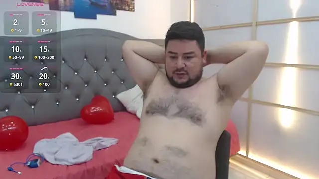 Snapshot of oso_dirty_ chatting on February 15, 5:23 pm oso dirty online show from February 15, 5:23 pm