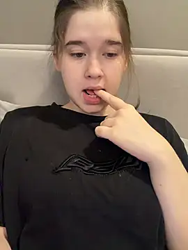 HornyGirlH online show from March 13, 5:23 am