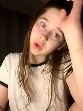 Snapshot of HornyGirlH chatting on November 10, 1:54 am HornyGirlH online show from November 10, 1:54 am