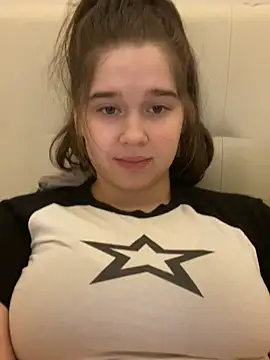 Snapshot of HornyGirlH chatting on February 4, 1:34 am HornyGirlH online show from February 4, 1:34 am