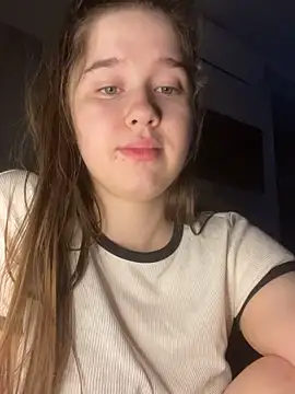 Snapshot of HornyGirlH chatting on November 6, 3:10 am HornyGirlH online show from November 6, 3:10 am