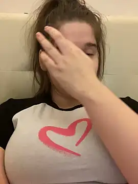 Snapshot of HornyGirlH chatting on February 20, 2:18 am HornyGirlH online show from February 20, 2:18 am