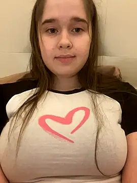 Snapshot of HornyGirlH chatting on October 25, 1:16 am HornyGirlH online show from October 25, 1:16 am