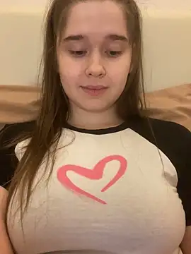 Snapshot of HornyGirlH chatting on October 24, 1:26 am HornyGirlH online show from October 24, 1:26 am