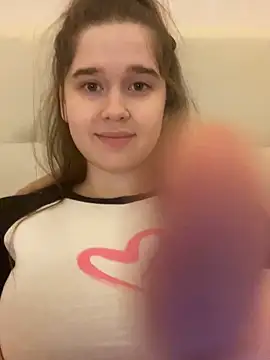 Snapshot of HornyGirlH chatting on October 16, 11:24 pm HornyGirlH online show from October 16, 11:24 pm