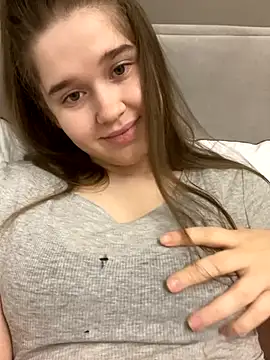 Snapshot of HornyGirlH chatting on November 28, 2:34 am HornyGirlH online show from November 28, 2:34 am