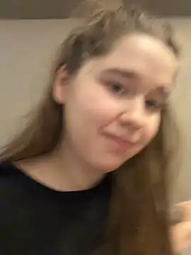 HornyGirlH online show from March 28, 4:02 am