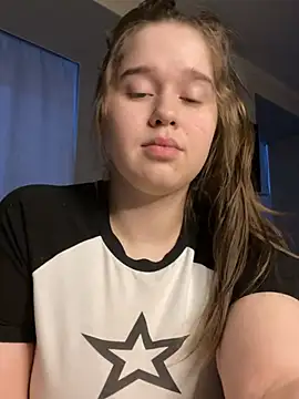 Snapshot of HornyGirlH chatting on February 4, 4:37 am HornyGirlH online show from February 4, 4:37 am