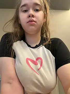 HornyGirlH online show from May 8, 5:55 am
