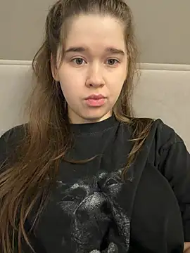 HornyGirlH online show from April 19, 4:35 am