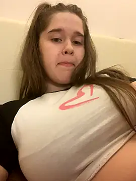 Snapshot of HornyGirlH chatting on October 18, 11:51 pm HornyGirlH online show from October 18, 11:51 pm