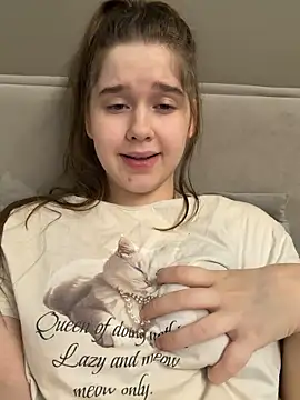 HornyGirlH online show from April 4, 12:06 am