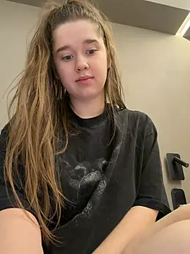 HornyGirlH online show from June 21, 4:07 am