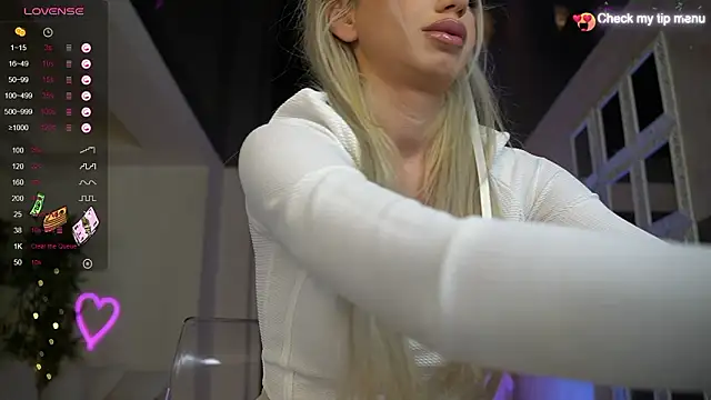 Snapshot of LisaAkira chatting on February 13, 7:30 am LisaAkira online show from February 13, 7:30 am