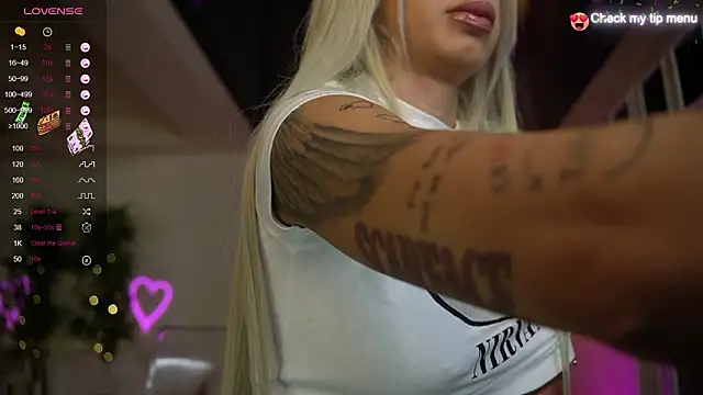 Snapshot of LisaAkira chatting on February 15, 7:42 am LisaAkira online show from February 15, 7:42 am