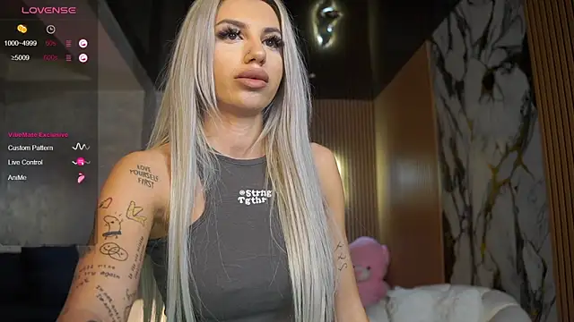 LisaAkira online show from March 31, 6:59 am