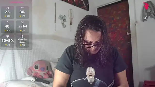 Snapshot of BiirdyDavis chatting on October 18, 11:01 am BiirdyDavis online show from October 18, 11:01 am