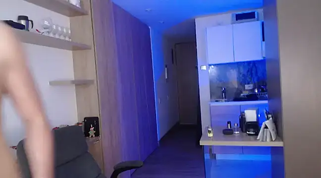 Snapshot of bradley_muscle chatting on January 1, 7:52 am bradley muscle online show from January 1, 7:52 am