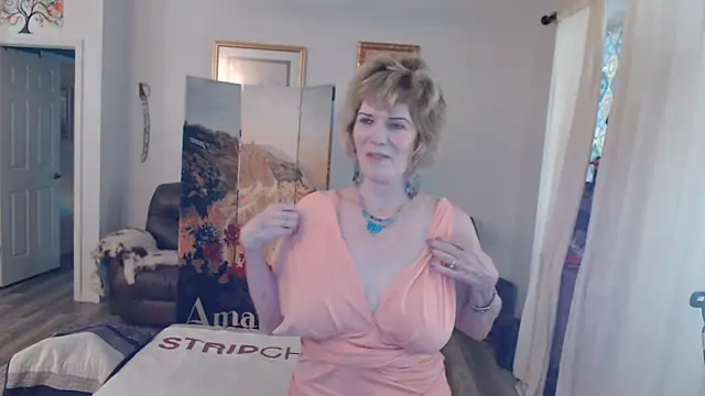 Snapshot of SindeeDix chatting on July 19, 12:57 pm SindeeDix online show from July 19, 12:57 pm