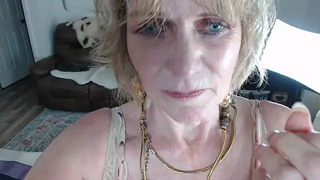 SindeeDix online show from January 26, 5:55 pm