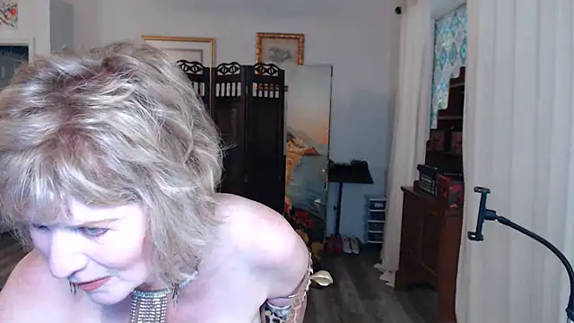 Snapshot of SindeeDix chatting on May 2, 12:43 pm SindeeDix online show from May 2, 12:43 pm