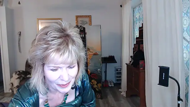 Snapshot of SindeeDix chatting on May 4, 1:14 pm SindeeDix online show from May 4, 1:14 pm