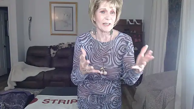 SindeeDix online show from November 15, 1:15 pm